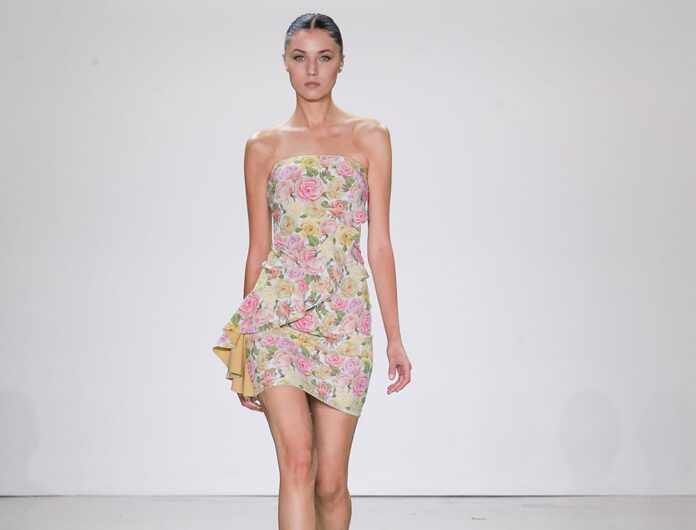 Read more about the article CHIARA BONI SPRING SUMMER 2023 RUNWAY SHOW